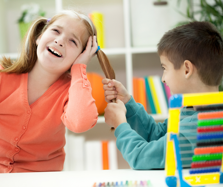 Garder plusieurs enfants à la fois : comment gérer les disputes ?